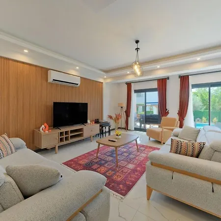 Casa Lykia - With Pool & Sea Nearby Vilă