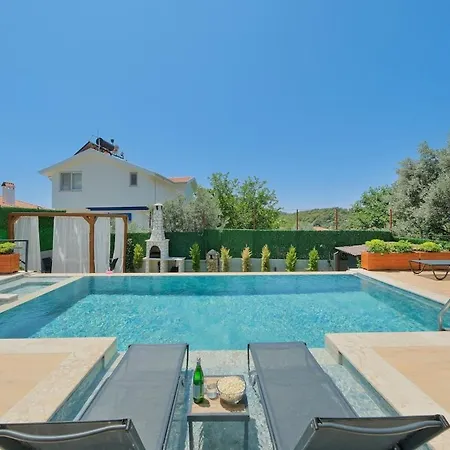 Casa Lykia - With Pool & Sea Nearby Vilă